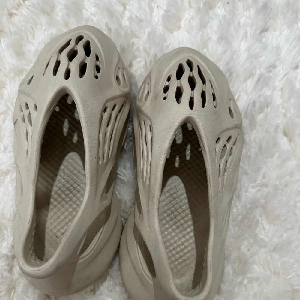 Yeezy foam runners
